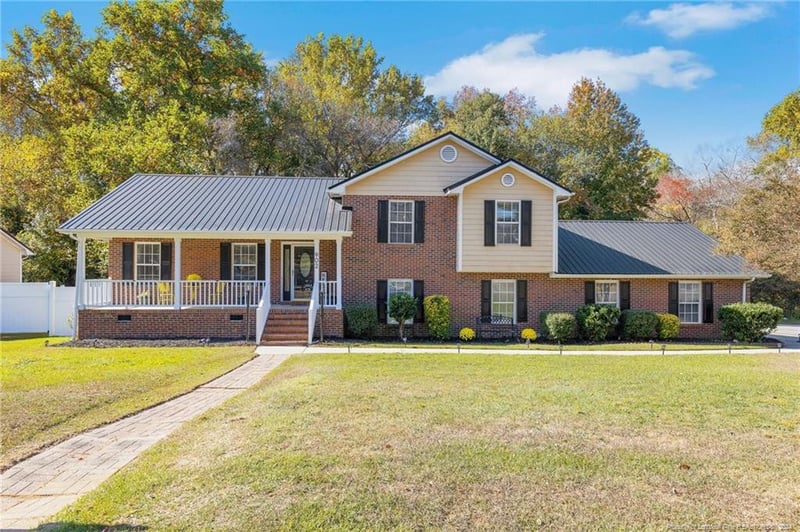 902 Bugle Call Dr, Fayetteville, NC 28314