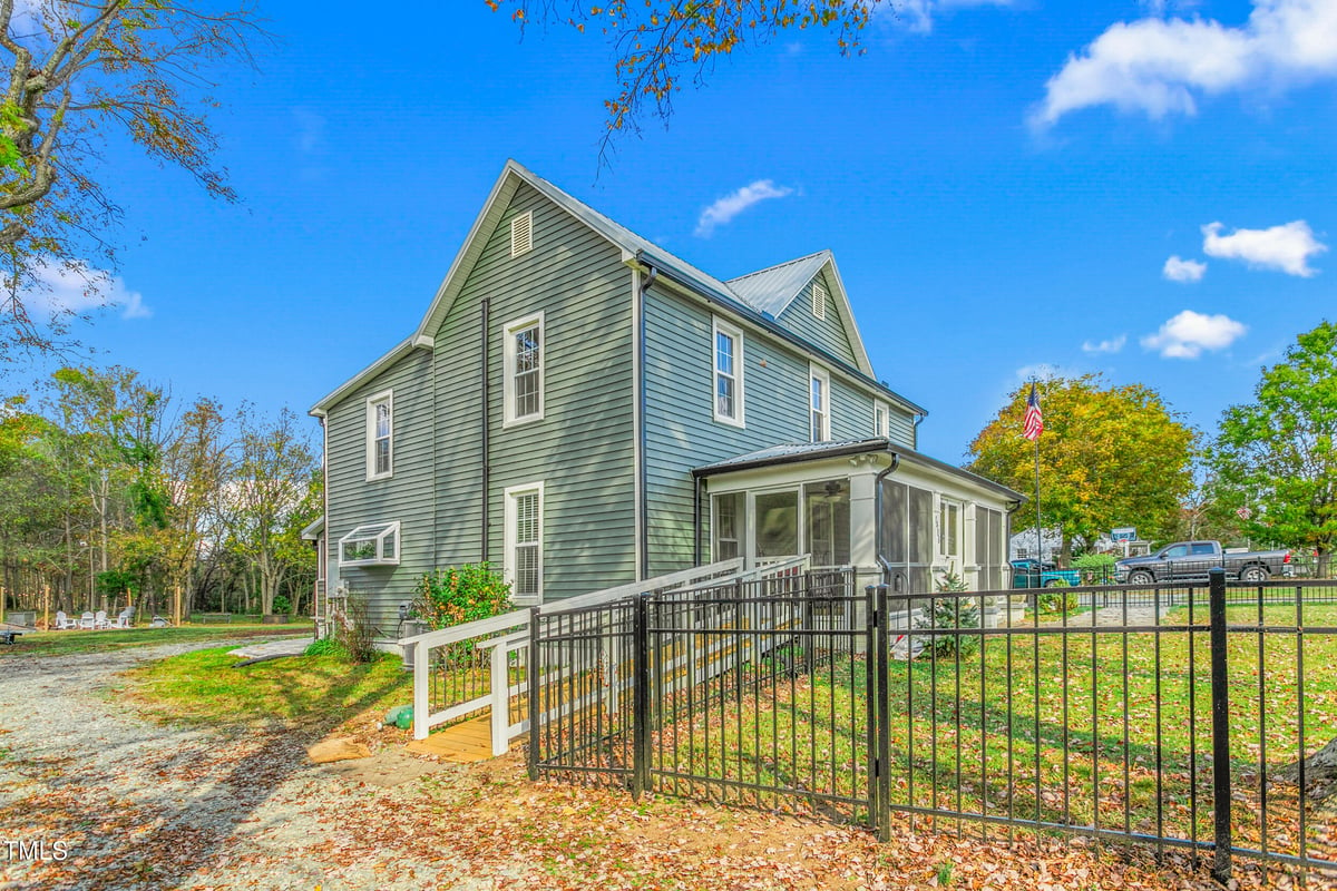 1406 E Main Street, Graham NC 27253