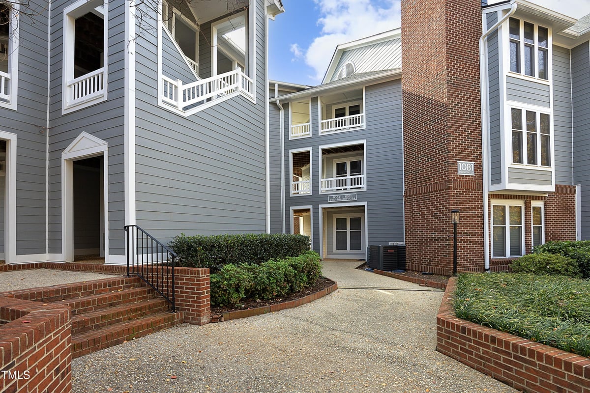 1081 Wirewood Drive # 302, Raleigh NC 27605