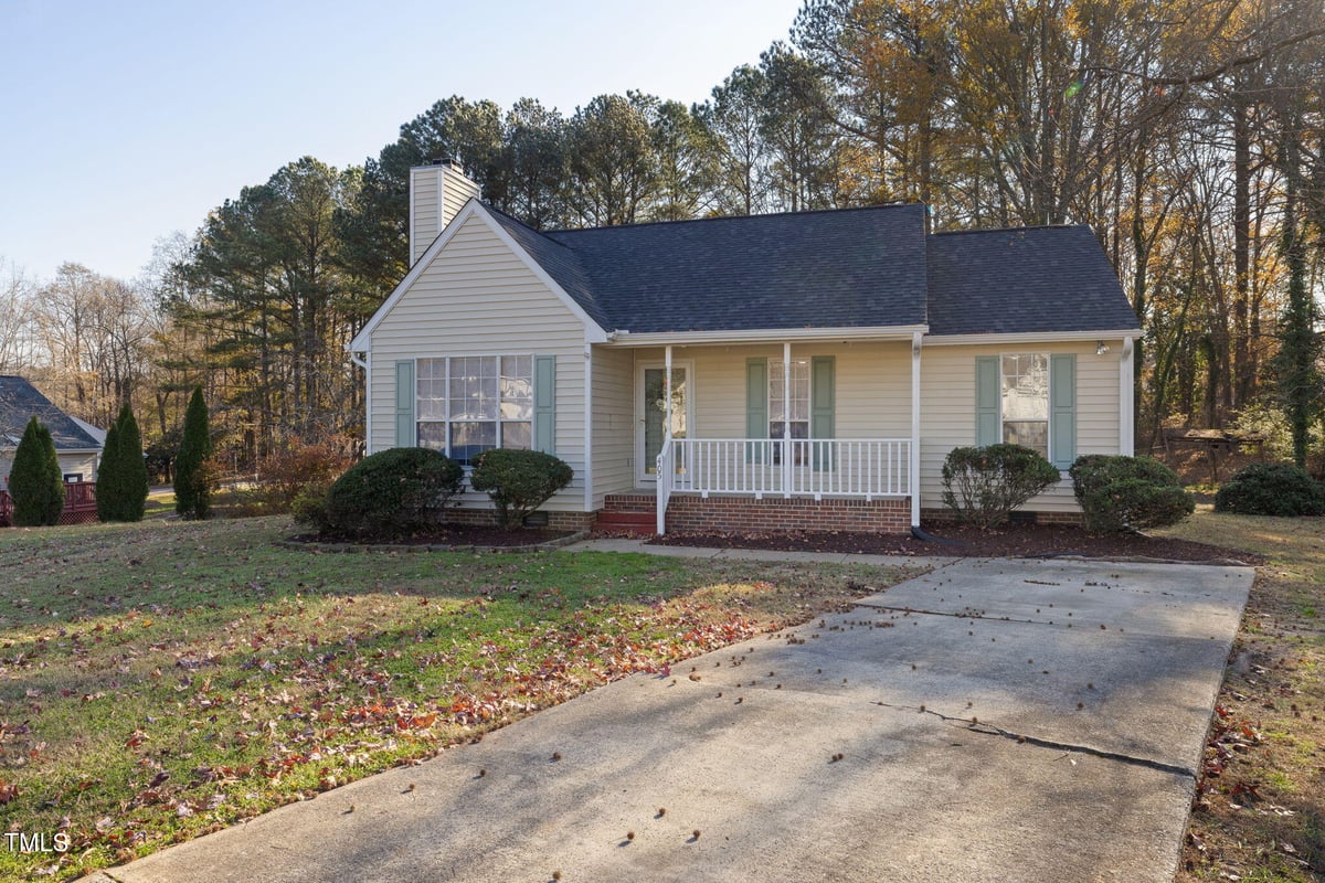 405 Vista Springs Circle, Holly Springs NC 27540