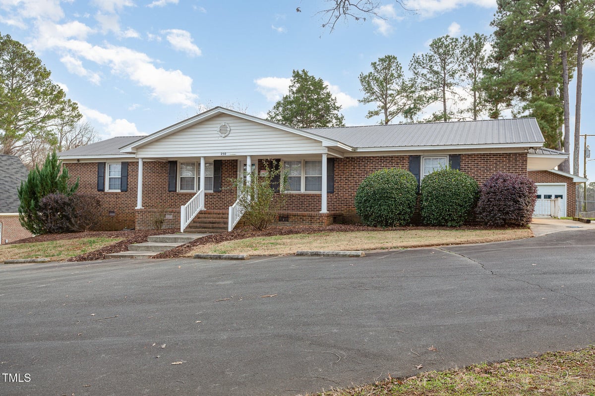 250 East Street, Pittsboro NC 27312