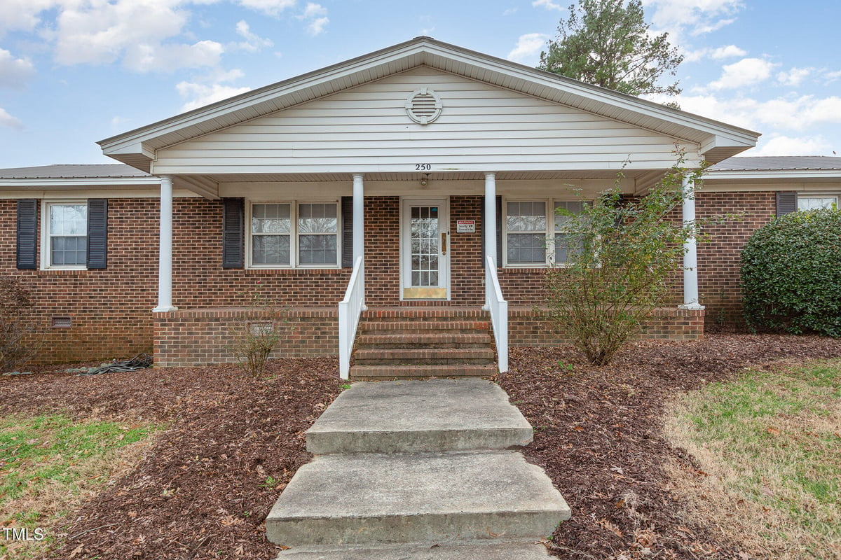 250 East Street, Pittsboro NC 27312