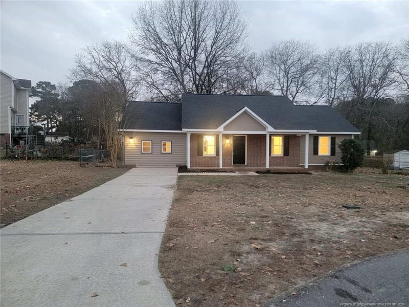 709 Loyola Ln, Fayetteville, NC 28311