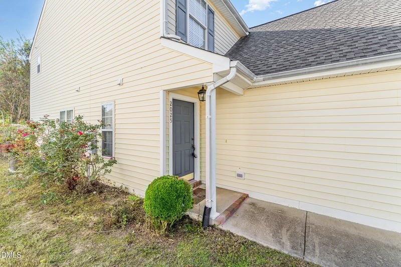 2025 Thornblade Dr, Raleigh, NC 27604