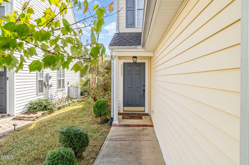 2025 Thornblade Dr, Raleigh, NC 27604