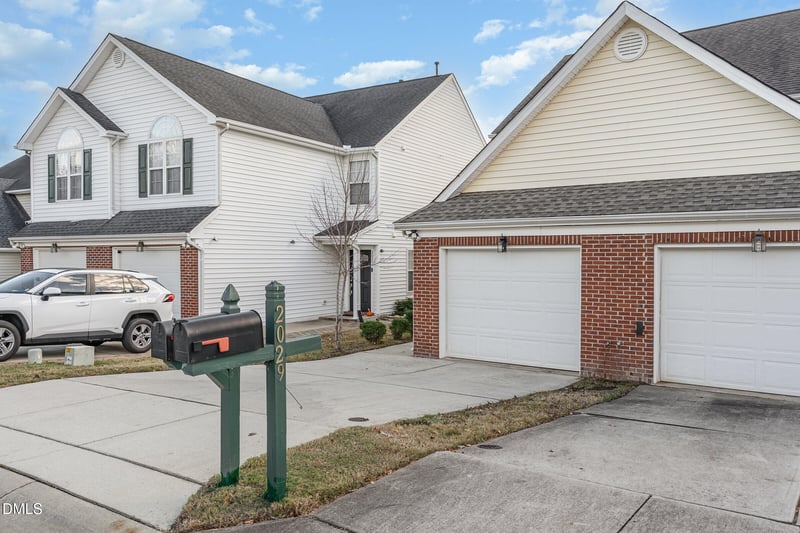 2025 Thornblade Dr, Raleigh, NC 27604