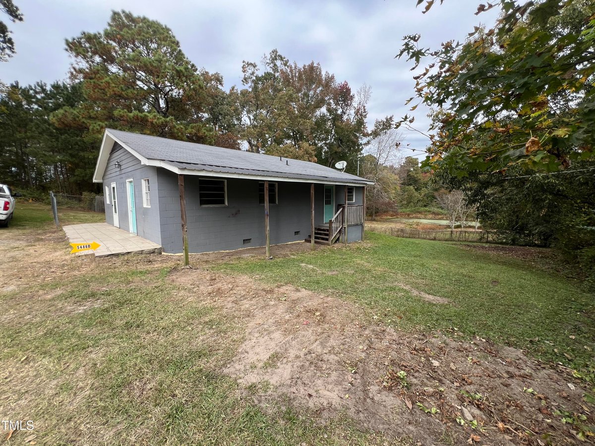 5486 B Us Hwy 301, Four Oaks NC 27524