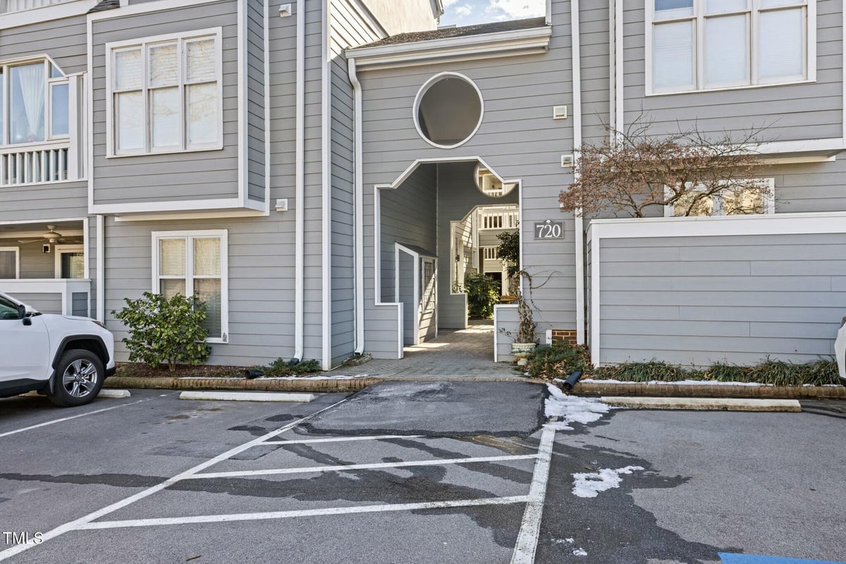 720 Bishops Park Drive # 305, Raleigh NC 27605