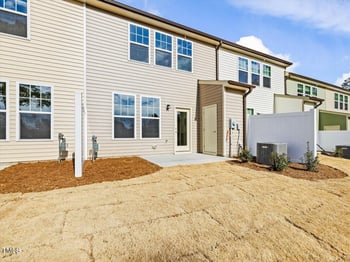 40 Lavender Ln, Clayton, NC 27520