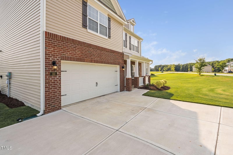 193 Long Meadow Ln, Fuquay Varina, NC 27526