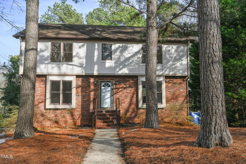 5520 Sweetbriar Dr, Raleigh, NC 27609