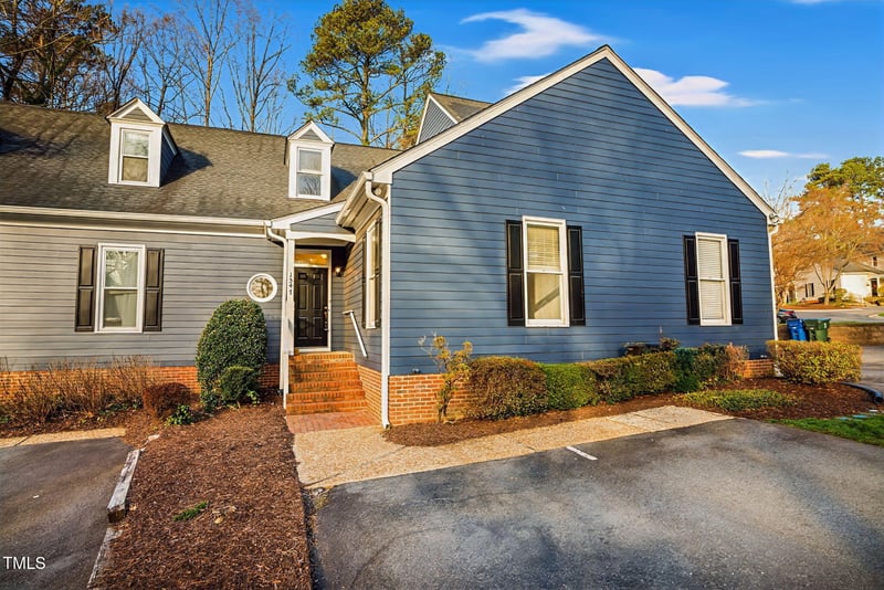 1547 Village Glenn Dr, Raleigh, NC 27612