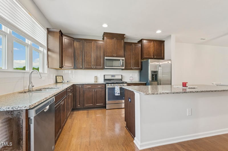 2027 Hayes Ln, Holly Springs, NC 27540