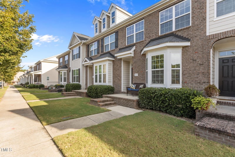 2027 Hayes Ln, Holly Springs, NC 27540