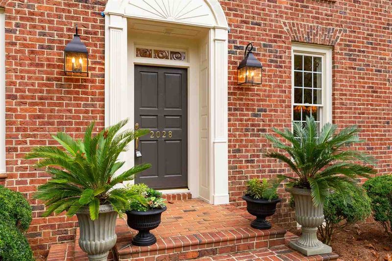 2028 Aurora Dr, Raleigh, NC 27615