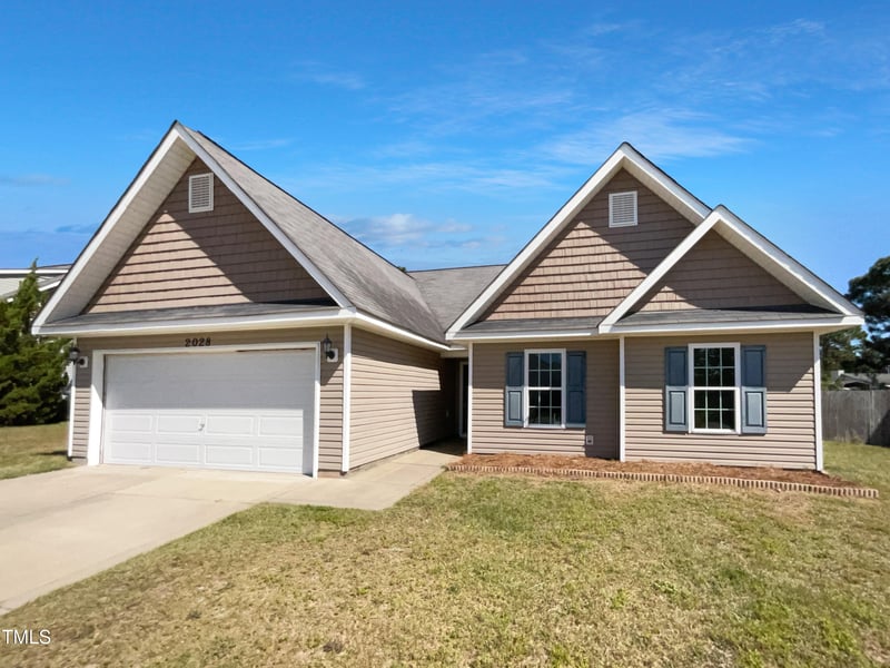 2028 Sir Michael Dr, Hope Mills, NC 28348