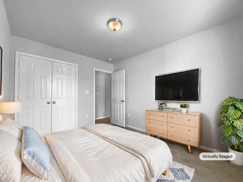 2028 Sir Michael Dr, Hope Mills, NC 28348