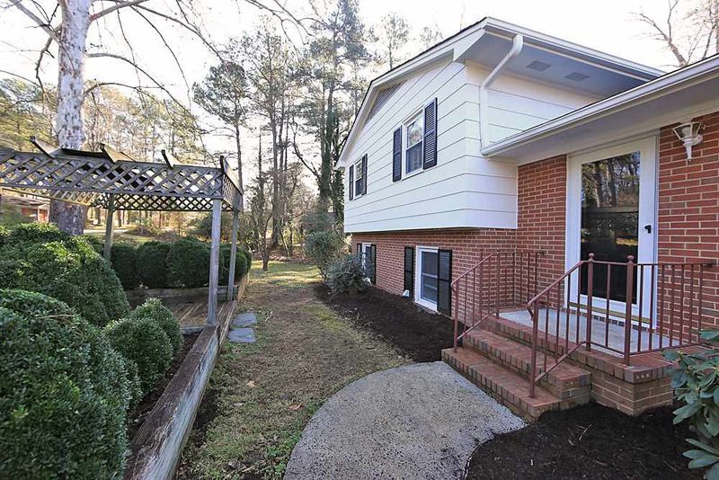 203 Brandywine Rd, Chapel Hill, NC 27516