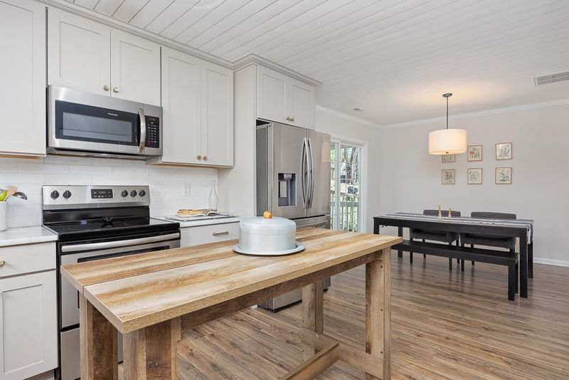 203 Cape Cod Dr, Cary, NC 27511
