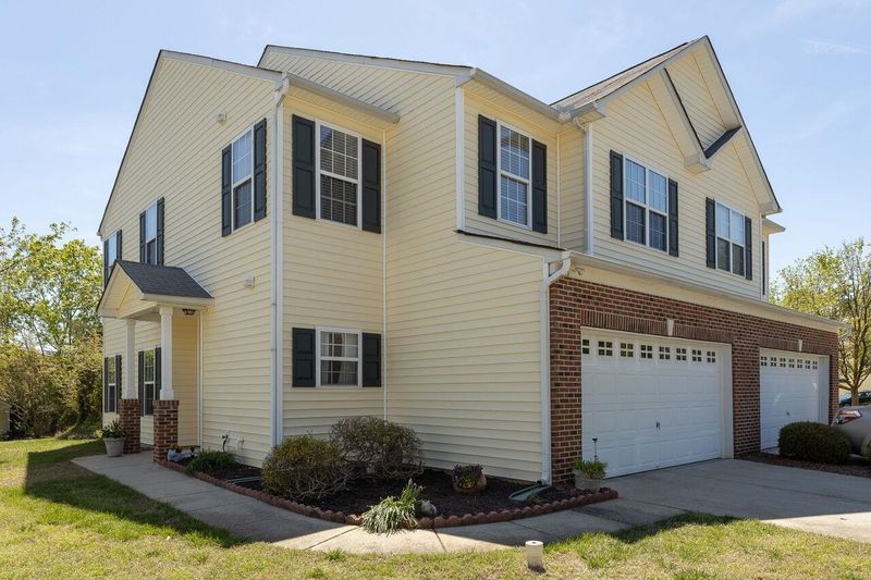 203 Cline Falls Dr, Holly Springs, NC 27540