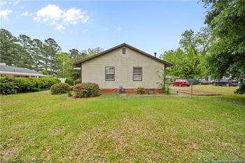 203 Clinton St, Roseboro, NC 28382