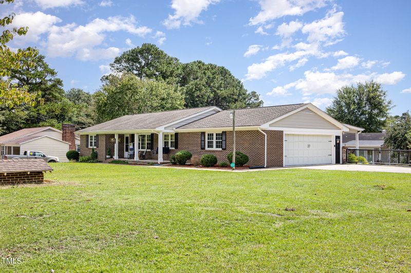 203 Cloverdale Dr, Clayton, NC 27520