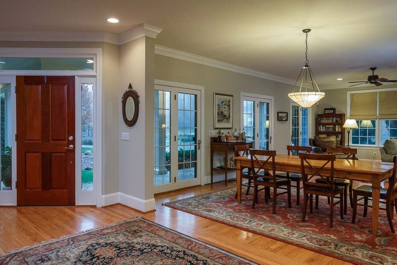 203 Colfax Dr, Chapel Hill, NC 27516