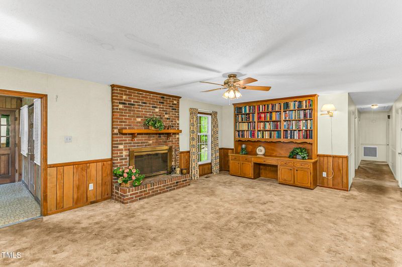 203 Crestview Dr, Durham, NC 27712