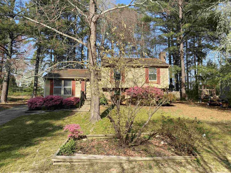 203 Dark Oak Dr, Cary, NC 27513