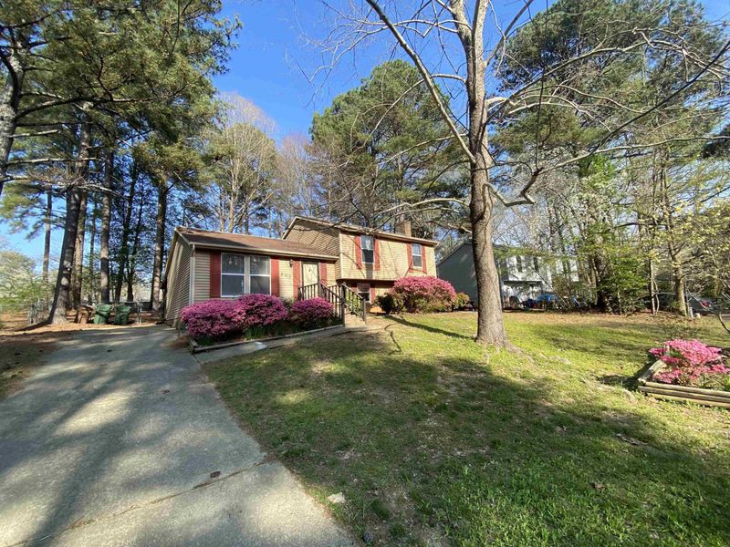 203 Dark Oak Dr, Cary, NC 27513