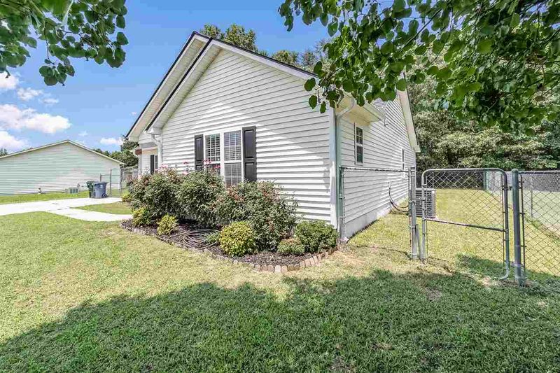 203 Driftwood Dr, Selma, NC 27576
