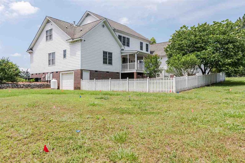 203 Forest Oaks Dr, Clayton, NC 27527