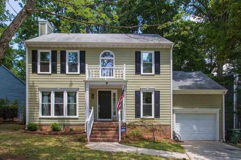 203 Gettysburg Dr, Cary, NC 27513
