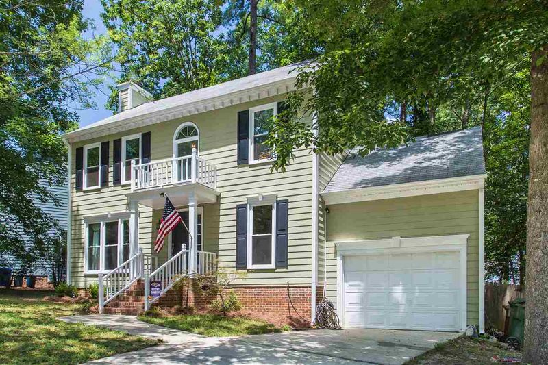203 Gettysburg Dr, Cary, NC 27513