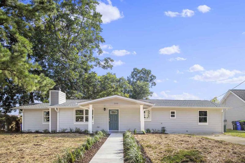 203 W Harnett Dr, Benson, NC 27504