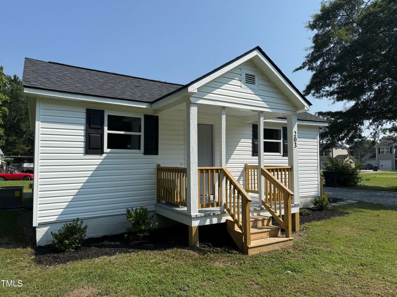 203 Hope St, Erwin, NC 28339