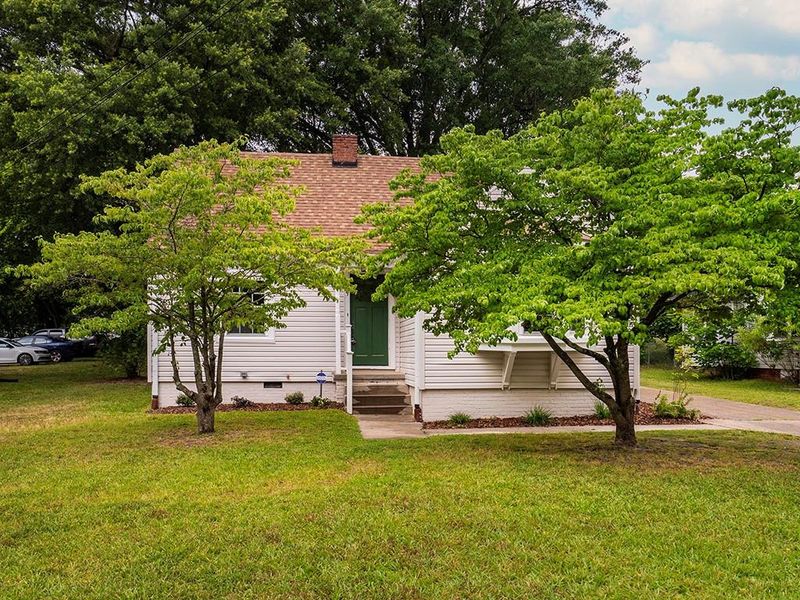 203 Markham St, Burlington, NC 27215
