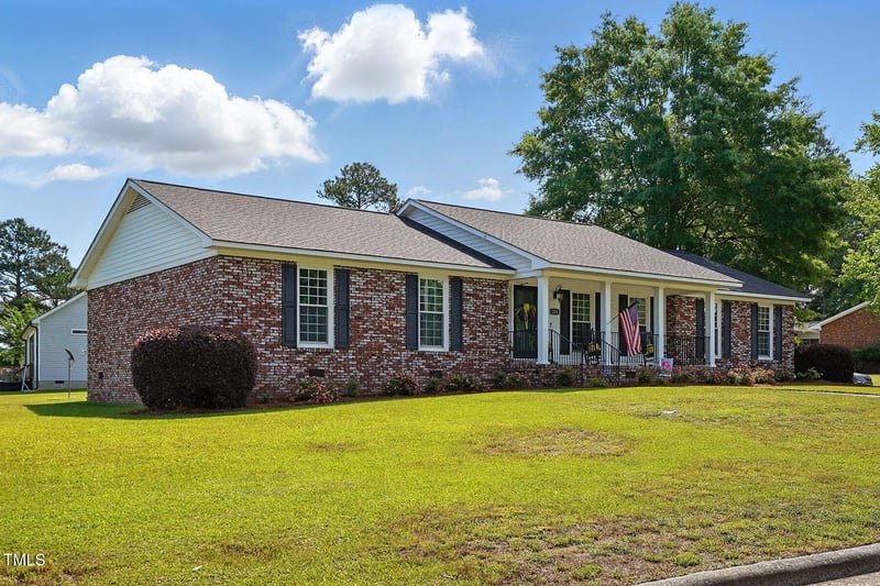 203 Marlowe Dr, Dunn, NC 28334