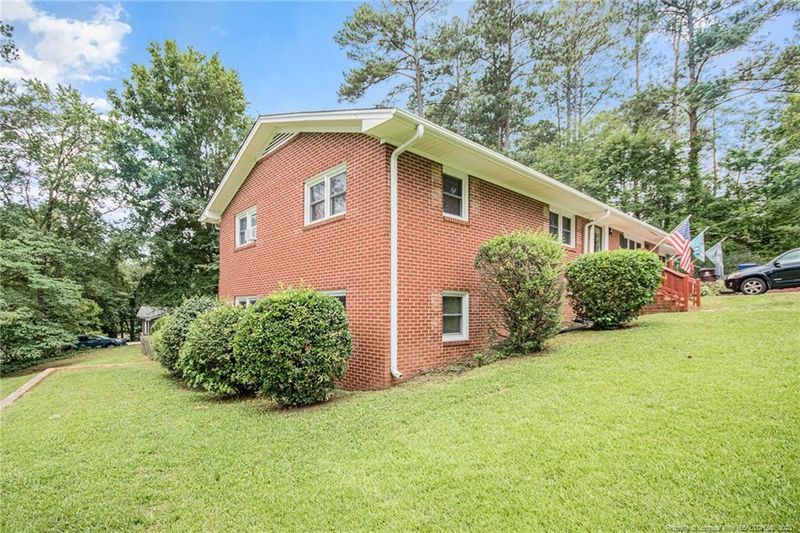 203 Monroe Ave, Sanford, NC 27330