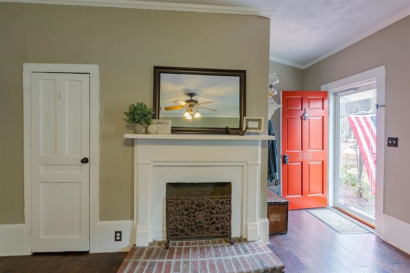 203 W Oak Ave, Wake Forest, NC 27587