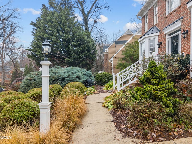 203 Piperwood Dr, Cary, NC 27518