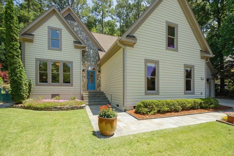 203 Southbank Dr, Cary, NC 27518