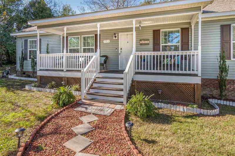 203 E Stallings St, Clayton, NC 27520