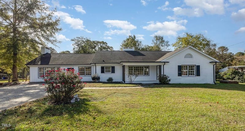 203 Stewart St, Coats, NC 27521