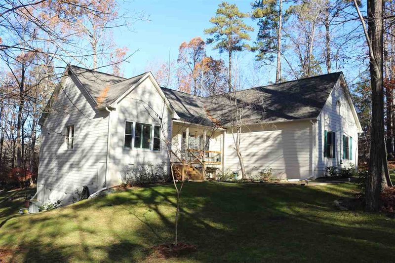 203 Stonehill Rd, Chapel Hill, NC 27516
