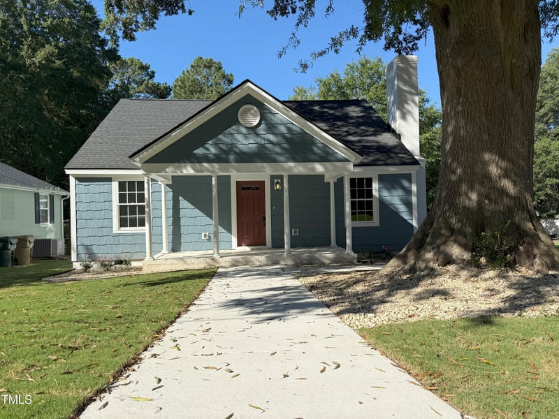 203 W Blanche St, Clayton, NC 27520