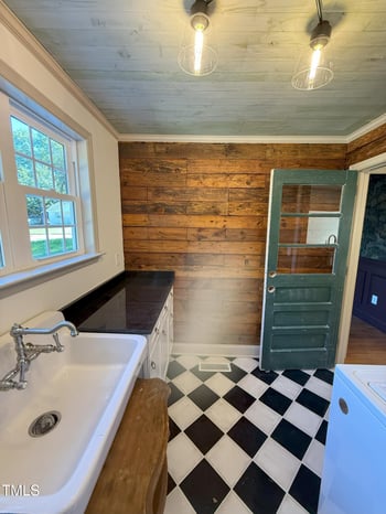 203 W Blanche St, Clayton, NC 27520