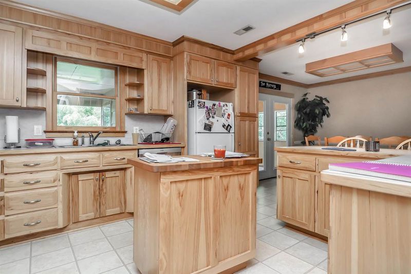 203 Winterlochen Rd, Raleigh, NC 27603