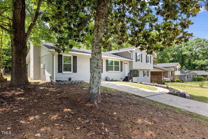 2031 Corrinna St, Fayetteville, NC 28301