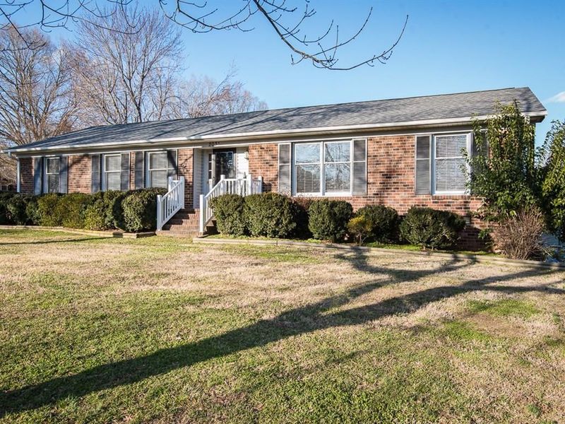 2031 W Front St, Burlington, NC 27215